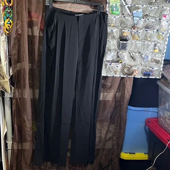 Women's Black Wide-Leg Pleated Trousers - Picture 8 of 16